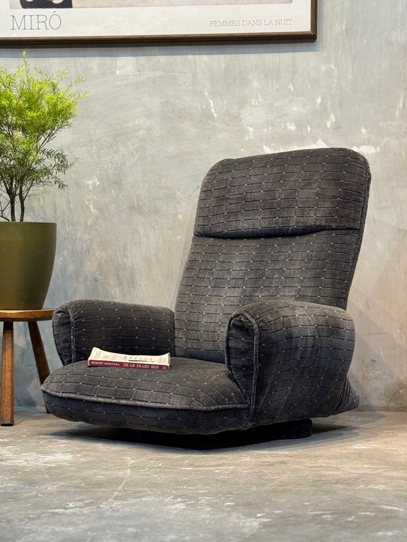 Reclining Floor Swivel Chair (Category: Chairs) located in Bulacan. Submitted by rock_off.thriftshop.ph (Listing ID 1378344304, Image 2). Description: .