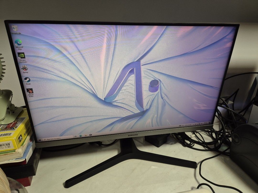 Samsung 24" FHD Monitor (Category: Monitor Screens) located in Singapore. Submitted by shaynelin (Listing ID 1378512402, Image 1). Description: - Samsung 24" FHD Monitor - Excellent condition - Ideal for work or gaming.