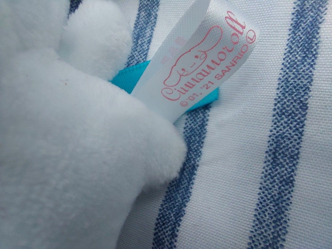 Sanrio Cinnamoroll Red Tulip plush charm (Category: Plushies & Soft Toys) located in Baguio. Submitted by tinkerjoystudio (Listing ID 1378512009, Image 3). Description: ✨️details: ♡ Original 2021 Sanrio tush tag (etiketa) intact ♡ no flaws, no discolorations, super clean! ♡ elastic strap type ♡ with pretty blue ribbon at back ♡ actual color may vary due to lighting ♡ be a responsible buyer.