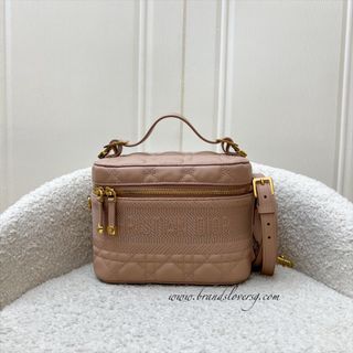 (Category: ) located in . Submitted by brands_lover (Listing ID 1378355587, Image 1). Description: .