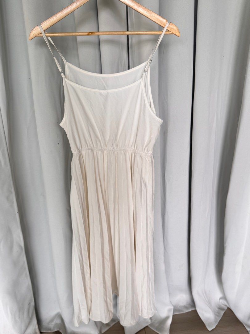 SILK WHITE DRESS (Category: Dresses) located in Quezon City. Submitted by leafymix (Listing ID 1378425454, Image 1). Description: UP TO LARGE STRETCHABLE WAISTE ADJUSTABLE STRAP DIRTY WHITE OKAY PANLOOB FOR LIGHT-COLORED DRESSES .