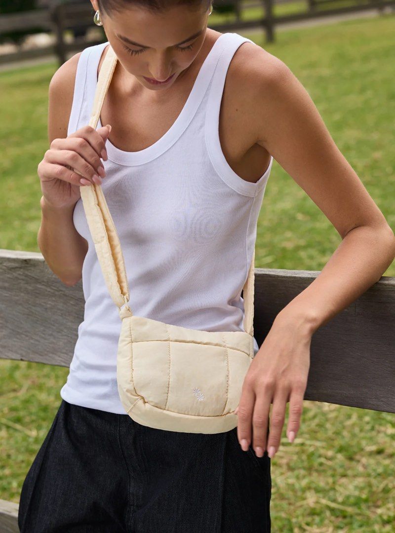 The Paper Bunny Mini Puffer Swing Brie (Category: Cross-body Bags) located in Singapore. Submitted by rxbyj4ne (Listing ID 1378514897, Image 2). Description: used a few times lightly only only very minor defects on the adjustable metal part tag has been cut off but will be included no dust bag paper bunny paper bag +$2 no negos no extra pics self-collection FOC at S429196 or mail options below no meet ups at mrt.