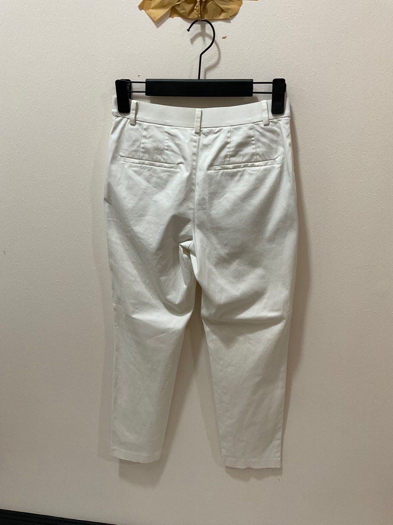 Uniqlo White Pants in S (Category: Other Bottoms) located in Makati City. Submitted by brandedfindss (Listing ID 1378346520, Image 2). Description: Size S.