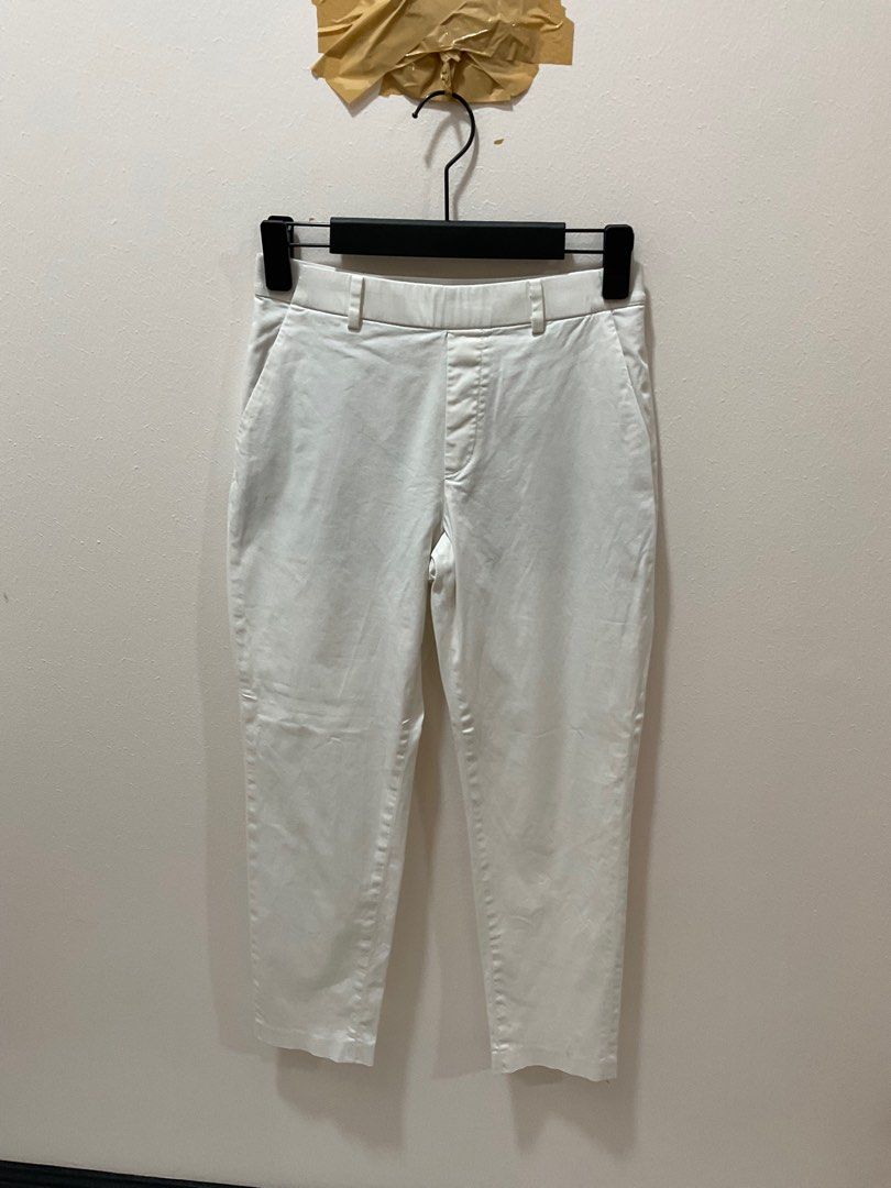 Uniqlo White Pants in S (Category: Other Bottoms) located in Makati City. Submitted by brandedfindss (Listing ID 1378346520, Image 1). Description: Size S.