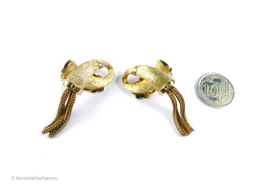Vintage 1950s Looping Tassel Clip Earrings, er2675-ci (Category: Earrings) located in Singapore. Submitted by lemonkitscharms (Listing ID 1378460883, Image 2). Description: Vintage 1950s - 1960s Looping Tassel Clip Earrings. Unknown designer, clips are marked 'PAT.PEND.'. The quality is similar to Kramer or Trifari. Good condition, slight aging, minor wear, one earring has slight verdigris on the inner groove. Brushed goldtone loop design with ta