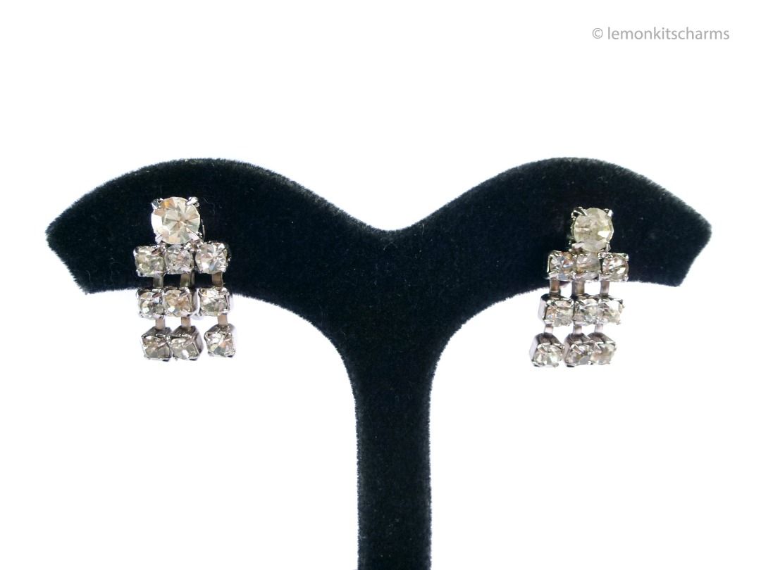 Vintage 1960s Clear Rhinestone Fringe Pierced Earrings, er2672-ci (Category: Earrings) located in Singapore. Submitted by lemonkitscharms (Listing ID 1378459054, Image 1). Description: Vintage 1960s Clear Rhinestone Fringe Earrings, for pierced ears. Aging to the rhinestones with clouding and/or darkening. Metal is in very good condition. These rarely come in pierced forms, they usually are clip/screw-backs. Pretty clever how they added posts ont