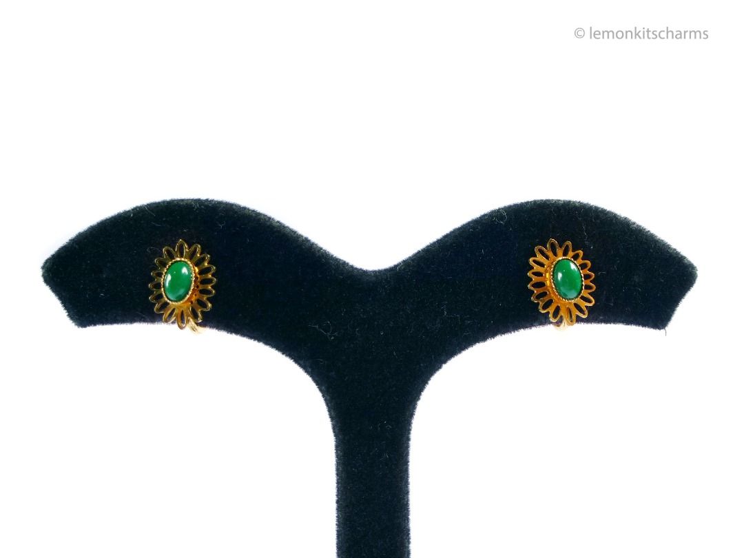 Vintage 1970s Small Green Florette Clip Earrings, er2676-ci (Category: Earrings) located in Singapore. Submitted by lemonkitscharms (Listing ID 1378461223, Image 2). Description: Vintage 1960s - 1970s Small Green Florette Earrings, clip on style. Very good condition, minor aging. Goldtone thin flowers with small oval cabochon. Price excludes postage. Check my profile for postage rates. Size: 13 x 9mm - Sorry NO NEGO for 1 item. Buy 4 or more othe