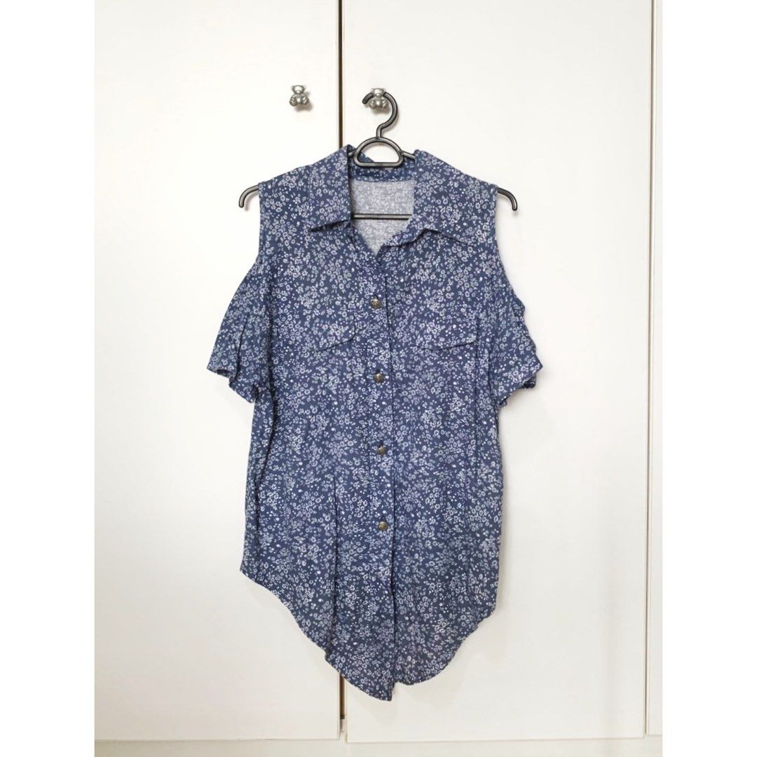 Vintage Collared Blouse (Category: Blouses) located in Singapore. Submitted by sedated (Listing ID 1378353942, Image 1). Description: Worn a few times In good condition Vintage blue florals collared button-down cold-shoulder blouse. Comes with beautiful silver buttons and front self-tie detail. It’s giving ‘grandma core’ chic! 🌸 Ask for measurements only if 100% keen on purchasing. ✨$7.50 mailed✨.