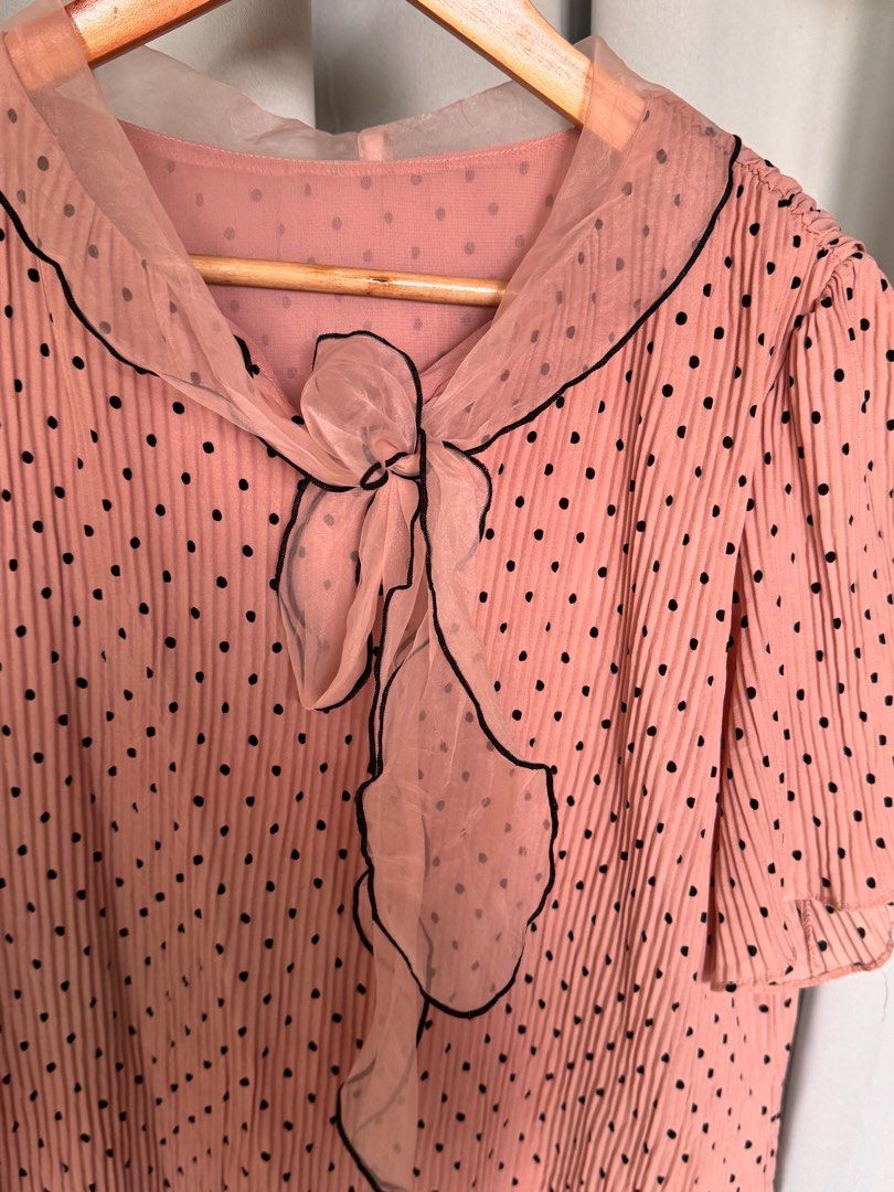VINTAGE style pink dress (Category: Dresses) located in Quezon City. Submitted by leafymix (Listing ID 1378427227, Image 2). Description: Super cute vintage dress SILK Up to XL.