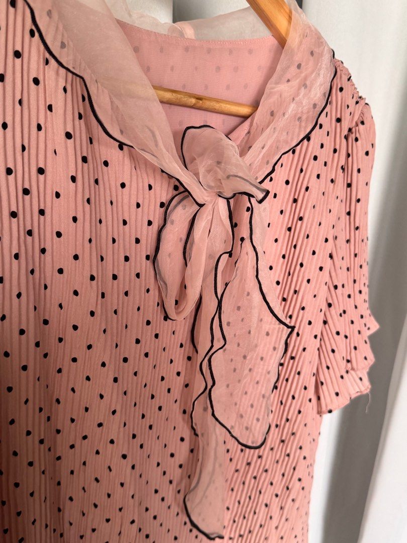 VINTAGE style pink dress (Category: Dresses) located in Quezon City. Submitted by leafymix (Listing ID 1378427227, Image 3). Description: Super cute vintage dress SILK Up to XL.