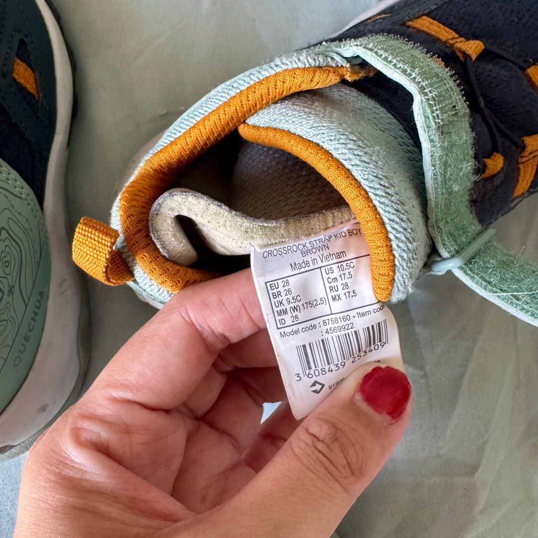 Winter Hiking Shoes for Boys (Category: Babies & Kids Fashion) located in Manila. Submitted by theeumiroeffect (Listing ID 1378351534, Image 2). Description: Size EU 28 (will fit 4-5yo) Bought for 1k+ in Decathlon.