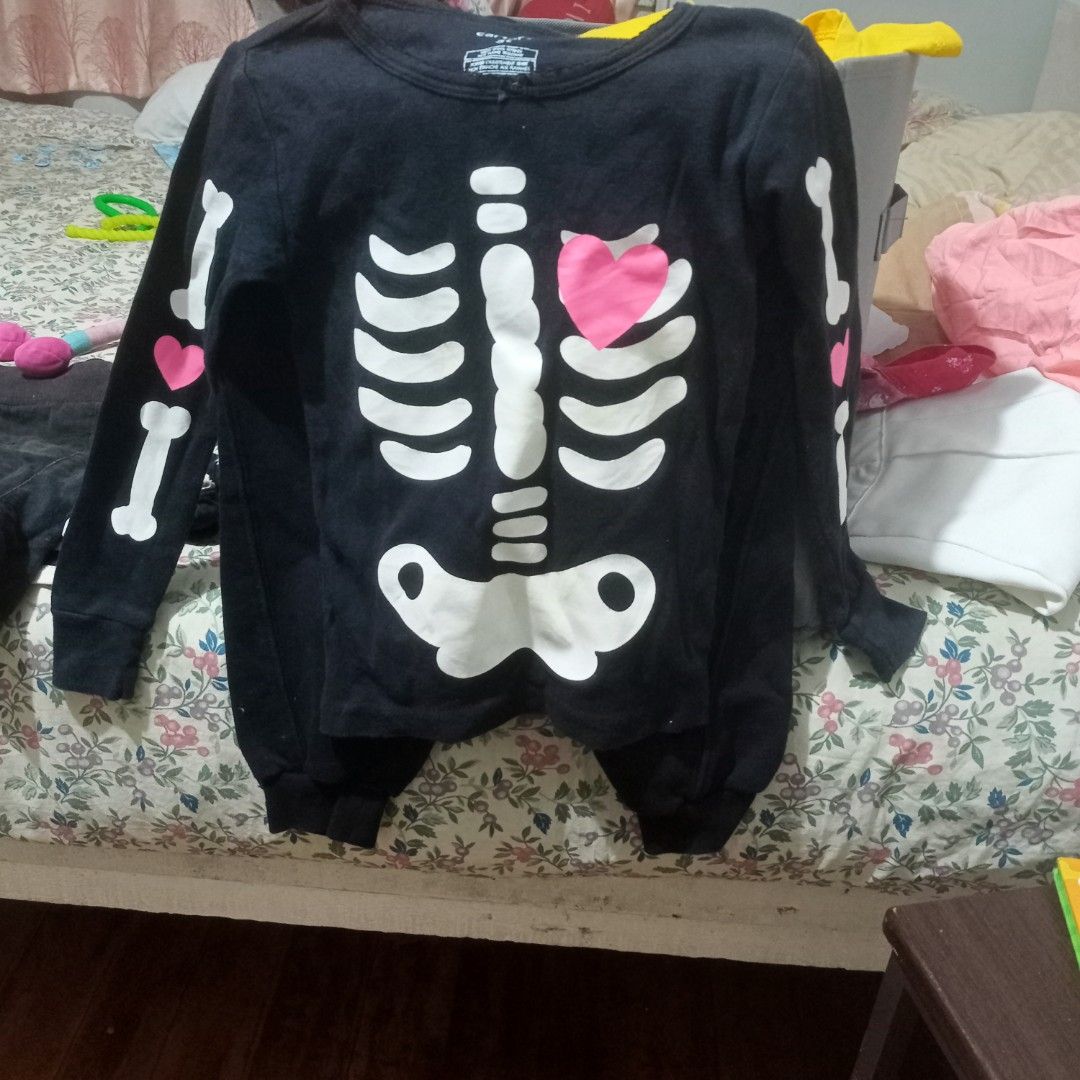 Zara jogger pants and long sleeves set (Category: Babies & Kids Fashion) located in Manila. Submitted by feg39 (Listing ID 1378438785, Image 2). Description: take both for 150 flashexpress shipping.