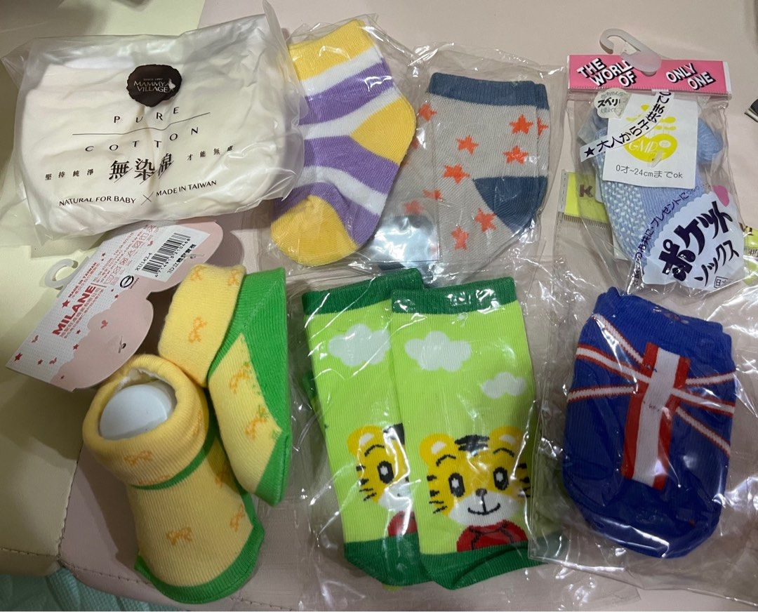 由 for981114 (刊登 ID 1383747842，圖片 1) 提交，位於 台北市 (Taipei) 的 7入組 嬰兒襪子 寶寶襪 無染棉手套 寶寶手套 嬰幼兒襪子 (類別：嬰兒及兒童流行時尚)，說明：6雙寶寶襪子、1副寶寶手套，如照片。