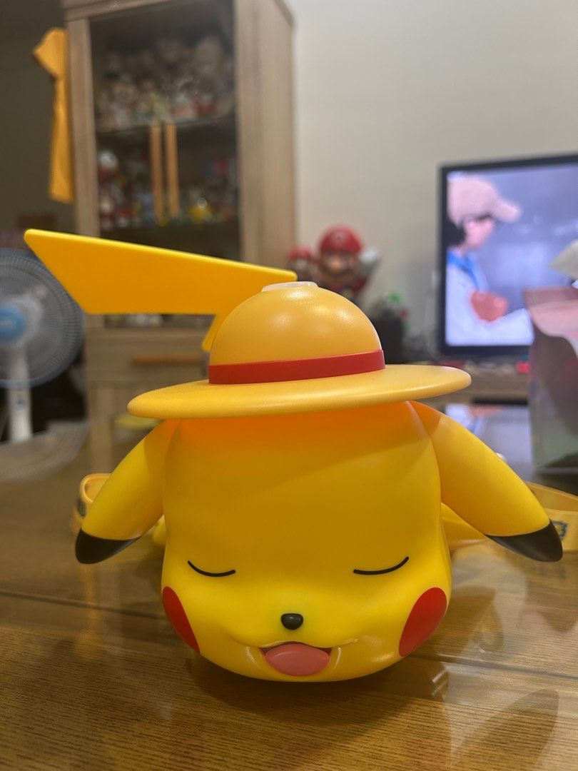 二手9成新 #5正版寶可夢 pokemon 皮卡丘 威秀影城 趴睡皮卡丘 造型杯 可當小夜燈 皮卡丘造型杯, 哩哩扣扣, 其他在旋轉拍賣