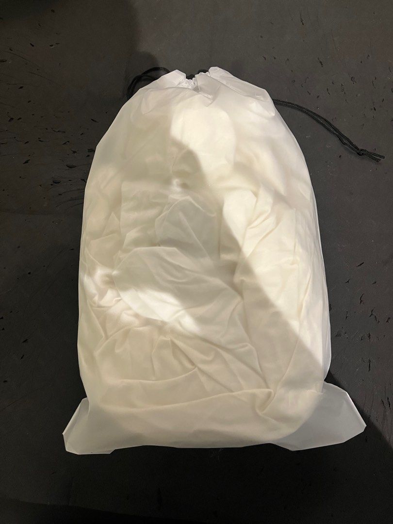 由 audreybluemoon (刊登 ID 1383783840，圖片 1) 提交，位於 台北市 (Taipei) 的 純白雙人床包（已送洗） (類別：床架及床墊)，說明：一般雙人床尺寸 有使用過一次 保存良好 自取。