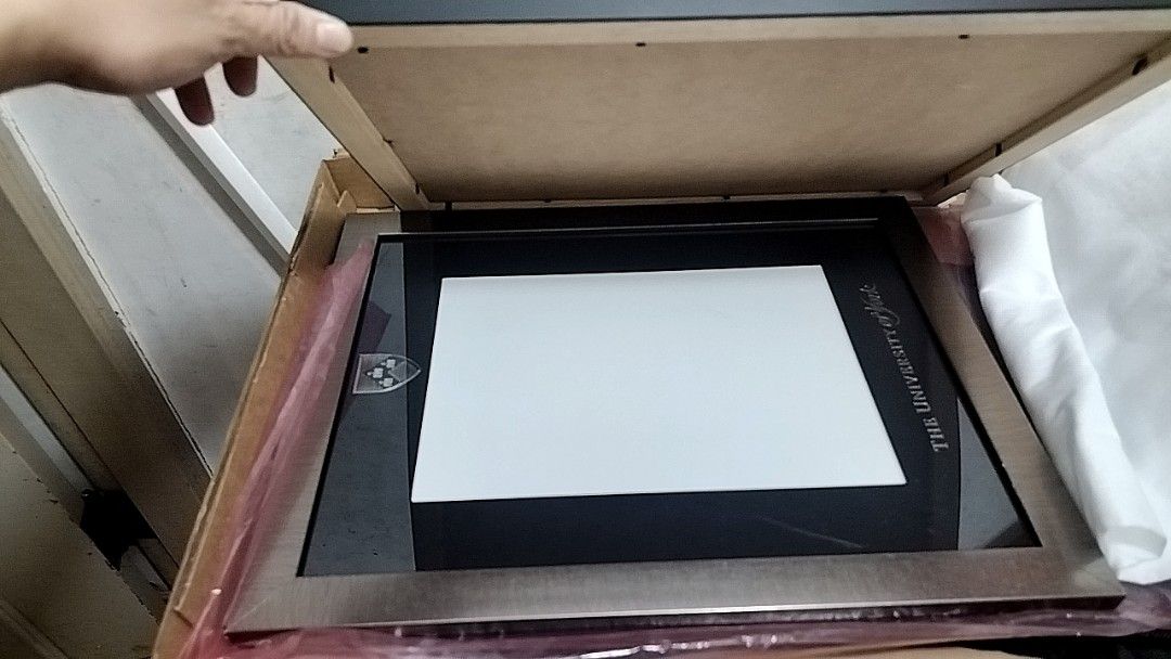 由 agn679243890 (刊登 ID 1383814141，圖片 1) 提交，位於 台北市 (Taipei) 的 木制大相框買一送一 (類別：其他攝影配件)，說明：全新大相框， 出清（買一送一）。