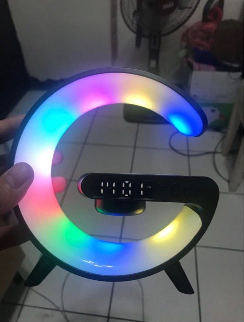 由 dax8110. (刊登 ID 1383829977，圖片 1) 提交，位於 桃園市 (Taoyuan) 的 喇叭磁吸快充時間發光 (類別：Soundbar、揚聲器、藍牙喇叭、耳擴)，說明：藍芽喇叭磁吸快充 時間顯示 多種燈光可切換 無盒子。
