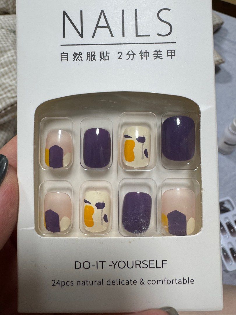 由 xiu_h_h_34 (刊登 ID 1383835277，圖片 1) 提交，位於 高雄市 (Kaohsiung) 的 美甲片 (類別：美甲、手部保養)，說明：一個30 請聊聊要哪一種 卸甲水三年效期$50 會有點色差 。