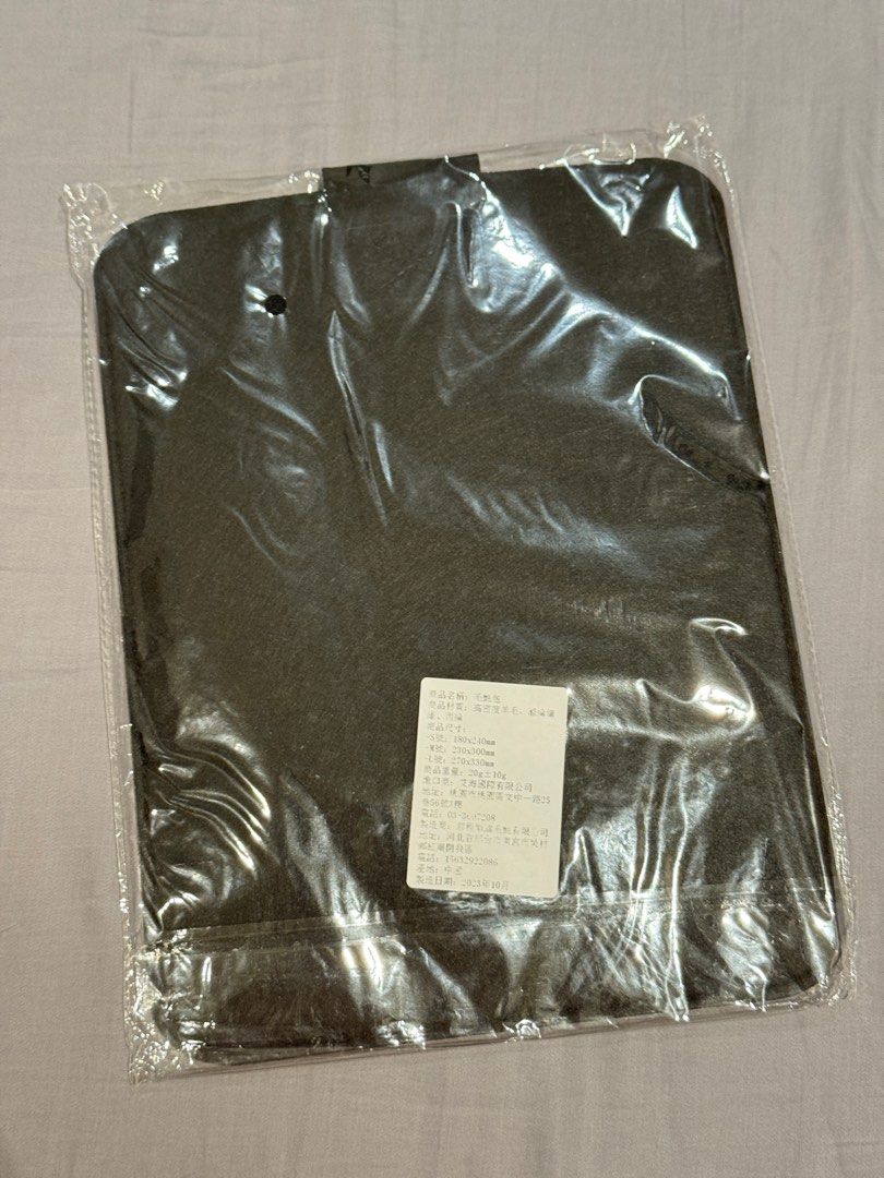 由 wei_zz (刊登 ID 1383841913，圖片 2) 提交，位於 新北市 (New Taipei) 的 平板收納包 (類別：筆記型電腦包包)，說明：。