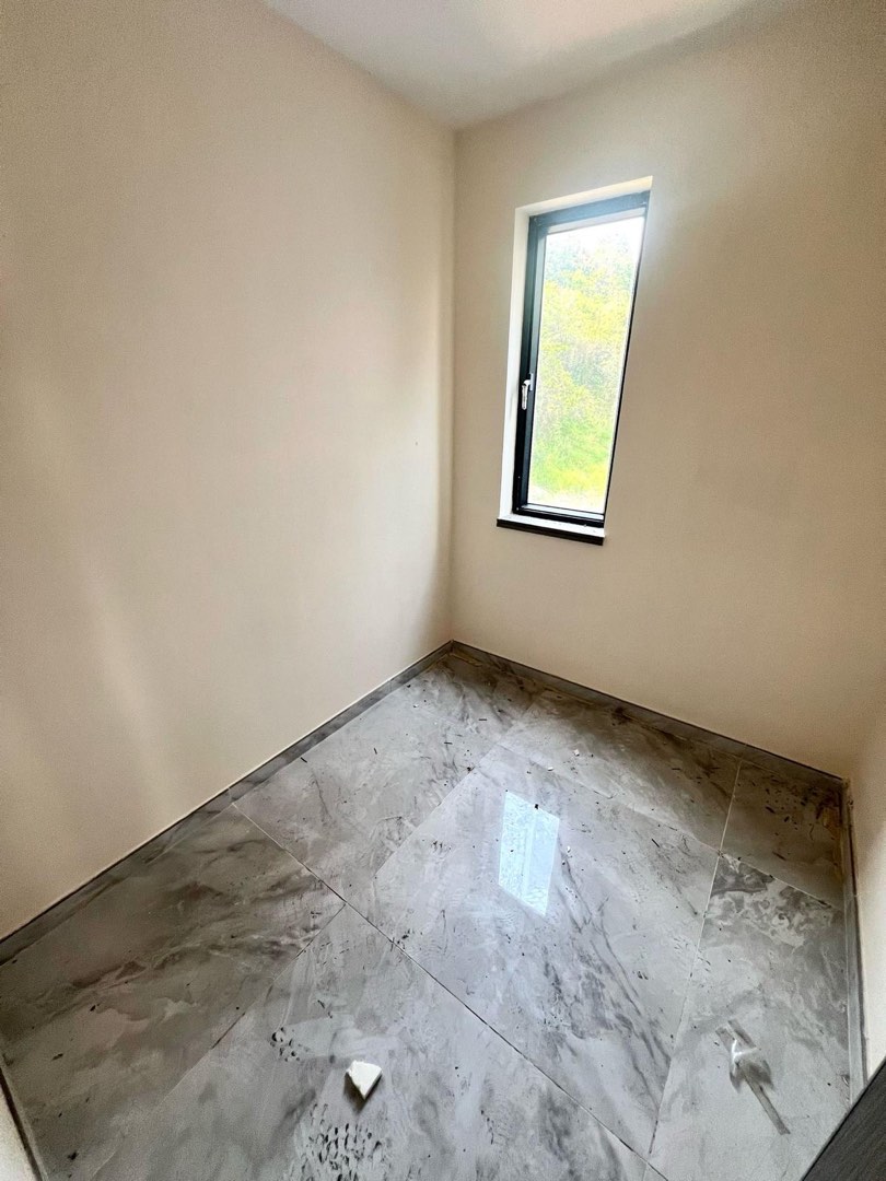 🔥 ！全新現樓！元朗橫洲 🏠 700呎三樓+700呎天台，3房2廁，近大路邊64076921404035113