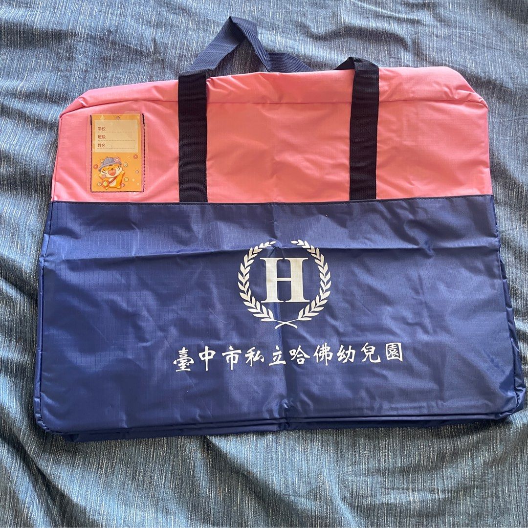 由 s542724 (刊登 ID 1383669180，圖片 1) 提交，位於 台中市 (Taichung) 的 兒童棉被袋 全新棉被袋 外出袋 大容量袋子 (類別：揹帶)，說明：全新 賣場有其它平價商品歡迎追蹤。
