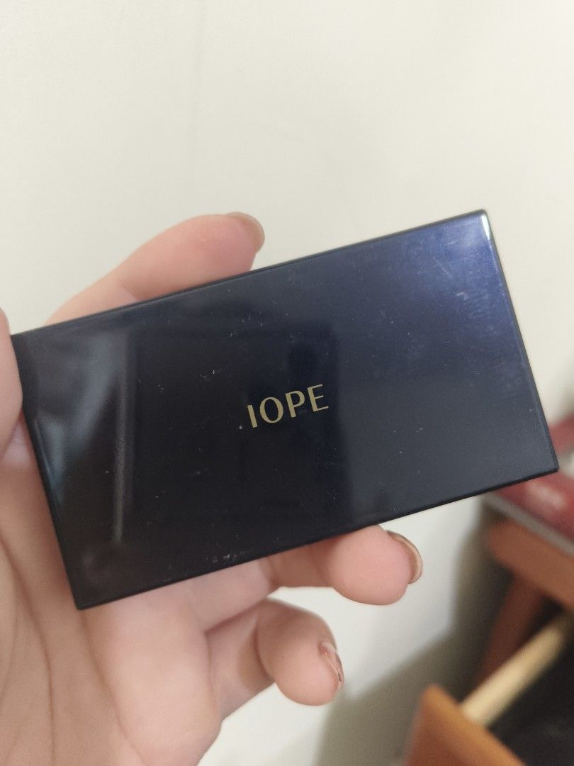 由 hhchu (刊登 ID 1383759026，圖片 3) 提交，位於 台南市 (Tainan) 的 免費贈送 二手 IOPE唇膏盤 (類別：唇部彩妝、保養)，說明：。