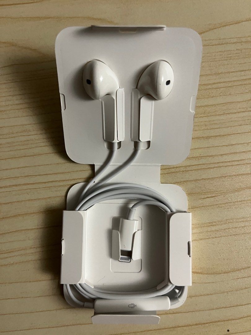 由 hsin20047059420 (刊登 ID 1383820414，圖片 2) 提交，位於 台南市 (Tainan) 的 原廠 Apple 蘋果iPhone Lightning線控 耳機 (類別：耳機)，說明：原廠 Apple 蘋果iPhone Lightning線控 耳機。