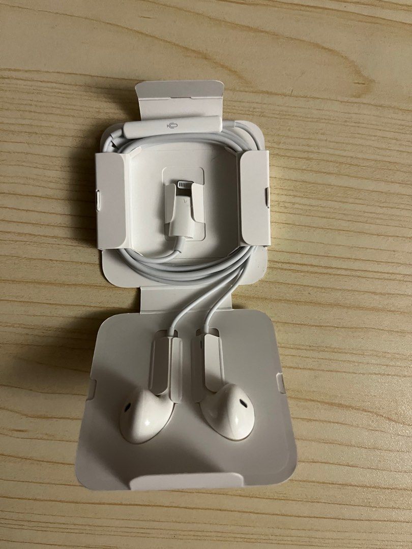 由 hsin20047059420 (刊登 ID 1383820414，圖片 3) 提交，位於 台南市 (Tainan) 的 原廠 Apple 蘋果iPhone Lightning線控 耳機 (類別：耳機)，說明：原廠 Apple 蘋果iPhone Lightning線控 耳機。