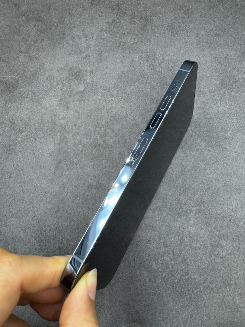 由 b1213520530-41379 (刊登 ID 1383769873，圖片 3) 提交，位於 台中市 (Taichung) 的 敬騰通訊_IPHONE 13PROMAX 128G 藍 電池100% (2040) 無盒台中實體店面安全保證 ✔️零元取機/舊機貼換 (類別：iPhone 13 系列)，說明：(2040) 型號：二手 IPHONE 13PROMAX 規格：128G 版本：18.5 顏色：藍 電池健康度：100%/換過原廠電池 外觀：螢幕有使用痕跡 功能：正常 保固：店保一個月（不含相機電池） ✔️舊機貼換/高價收購 ✔️攜碼/新辦/續約 注意事項: 商品來源皆為展示機、庫存機、舊換新 賣場照片皆為實機照片，有盒無盒皆在圖片中 ，還有原廠保固的商品由原廠保固， 電池、相機的部分因個人使用方式不同，不給予保固，下單前請先詢問我們商品是否有現貨呦 店家資訊：敬騰通訊 客服電話： 0976468896 04-22935533 台中北區漢口路三段33號 營業時間中午12點到晚上12