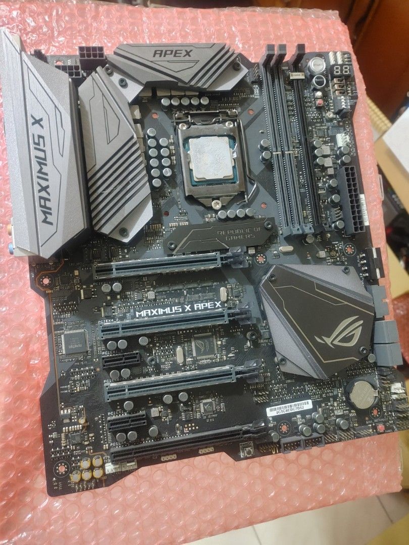 由 ecora159453236 (刊登 ID 1383751433，圖片 1) 提交，位於 台北市 (Taipei) 的 便宜出清 ROG MAXIMUS X APEX + I5-9600K (類別：電腦)，說明：附原廠擋板。