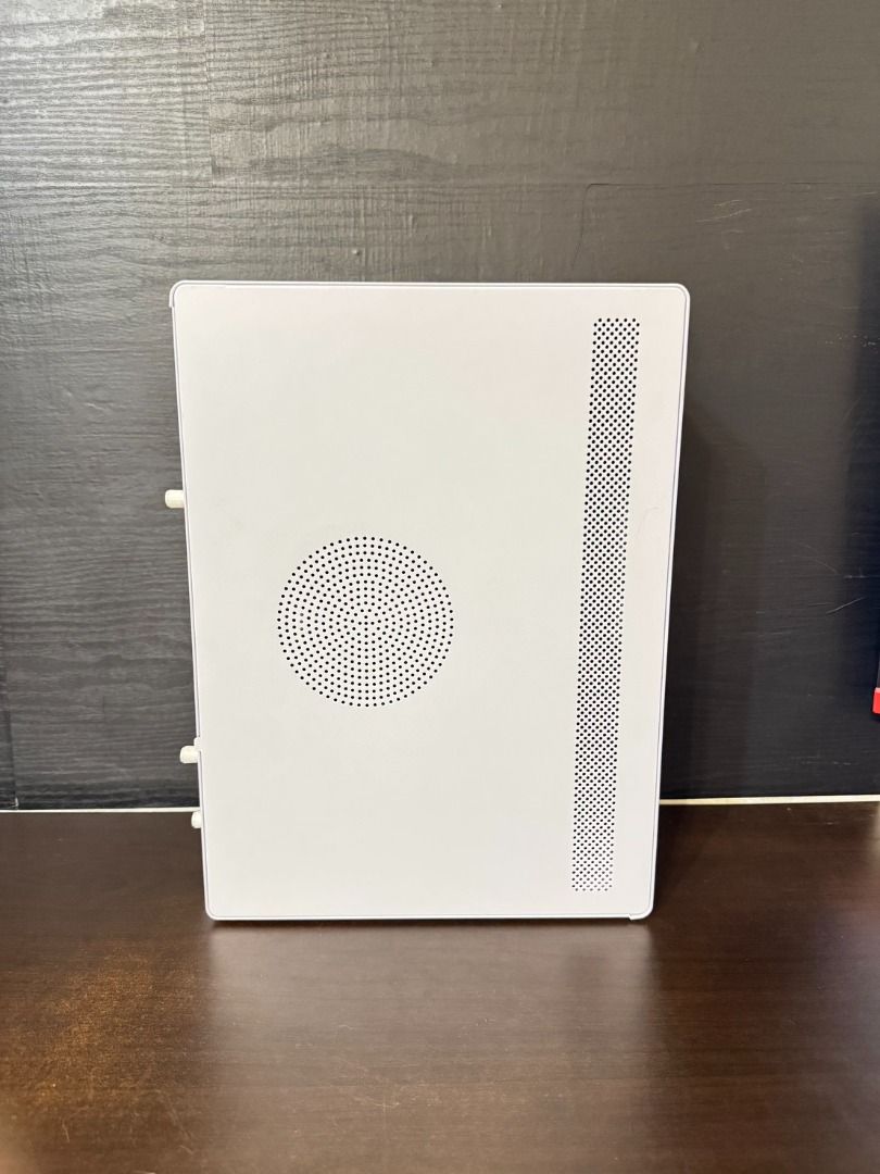 由 cycstore17 (刊登 ID 1383796734，圖片 2) 提交，位於 台中市 (Taichung) 的 白色電腦主機 Ryzen 5 3400G 16G RAM DDR4 256G M.2 SSD X520 (類別：桌上電腦或筆記型電腦)，說明：【商品名稱】白色電腦主機 Ryzen 5 3400G / 16G RAM / 256G M.2 SSD / RX Vega 11（二手品） 【商品規格】 處理器：AMD Ryzen 5 3400G 顯示卡：AMD Radeon RX Vega 11 2G 獨顯 記憶體：TEAM 16GB DDR4 主機板：GIGABYTE A520M K V2 硬碟：M.2 SSD 256GB 電源供應器：ELITE 500W 作業系統：Windows 11 附件：電源線、HDMI線、滑鼠 【商品狀況】 二手品，外觀品項如圖，請詳閱圖片確認實際狀況 功能正常，開機穩定，文書、影音、輕度遊戲皆適用 【注意事項】 商品為二手品，外觀及零件有正常使用痕