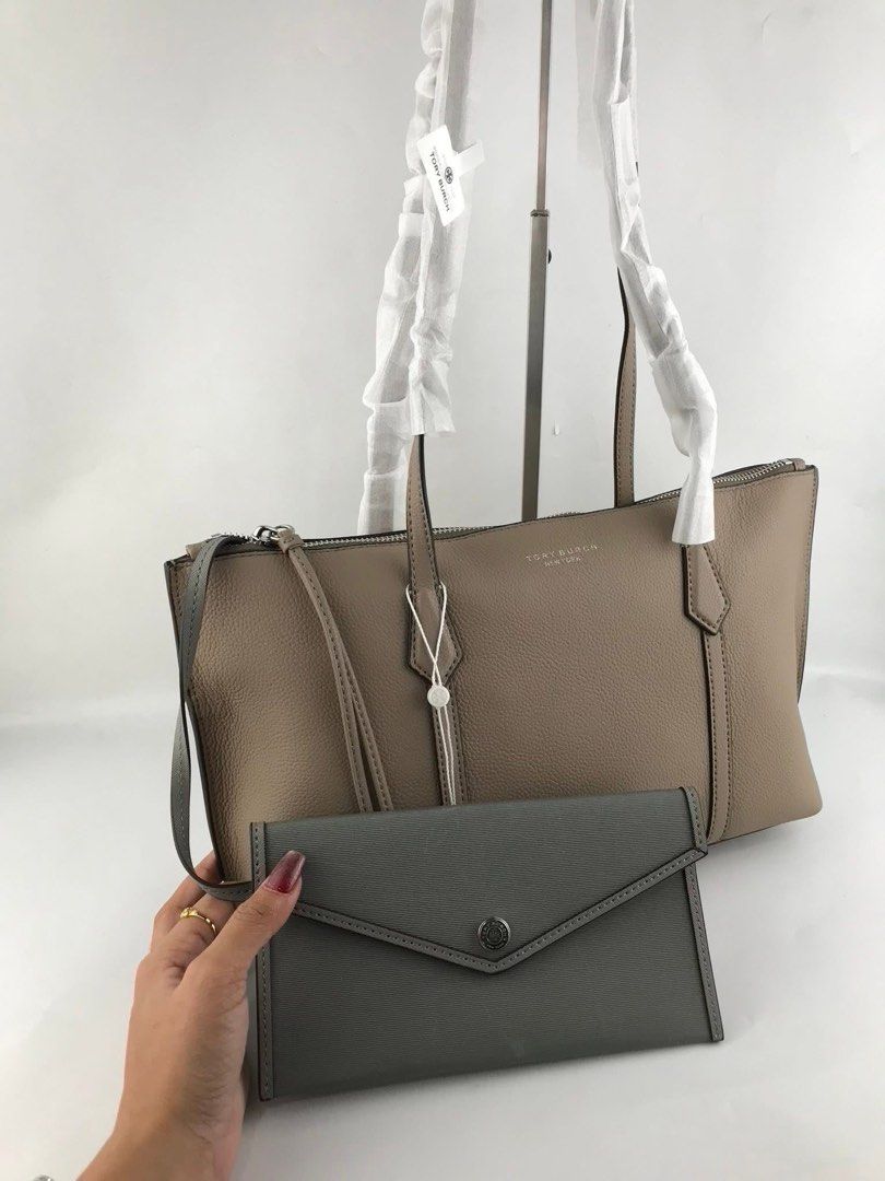 🍀 T.B E/W Perry Tote Small w/ Pouch (Category: Luxury Bags & Wallets) located in Manila. Submitted by vera.prudence (Listing ID 1383735680, Image 1). Description: 🍀 T.B E/W Perry Tote Small w/ Pouch H: 19.5cm, W: 30cm, D: 11.5cm P2,100 Actual Photo Plus SF.