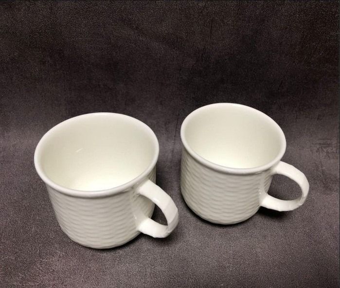由 danigjolovska (刊登 ID 1383781935，圖片 1) 提交，位於 台北市 (Taipei) 的 [全新] Wedgwood Nantucket Basket 英式編織籃馬克杯 -260年歐洲皇家精緻骨瓷- (類別：茶具配件)，說明：圓周27公分，高度9公分，容量9分滿約300 CC 英式編織藍風格 純白系列 -- 品牌簡介 各類骨瓷商品均添加高比例的動物骨粉，以擁有全世界最高的動物骨粉含量為特徵，質地比一般瓷器更加堅硬不易碎裂，且具有良好的保溫性以及透光性，同時兼具了美觀以及實用的價值。 https://www.wedgwood.com.tw/v2/Official/BrandStory。