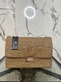 (Kategori: ) berada di . Dikirim oleh serafinecollection (ID iklan 1383772767, Gambar 1). Deskripsi: .
