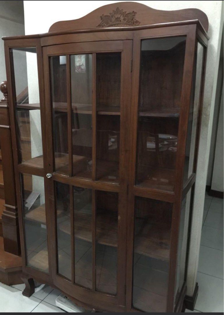 Antique Display Cabinet (Category: Shelves, Cabinets & Racks) located in Quezon City. Submitted by dveee (Listing ID 1383716666, Image 2). Description: Antique Display cabinet Measurement (seen in the picture) Approx 40x15.5 For this precious item —- i will just entertain sure and serious And not BOGUS buyers Wood type—not that familiar All i know is this is a precious antique piece. 1920s Due to old age theres’ minimal wood defects But manageabl