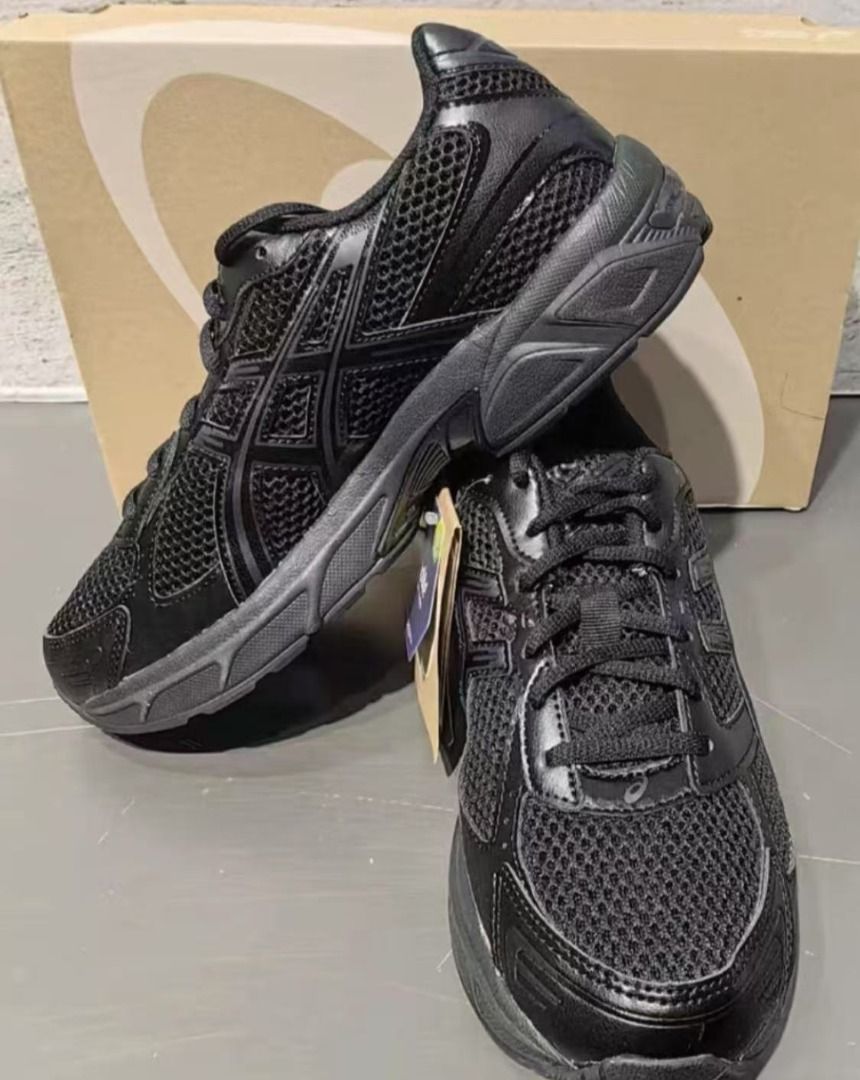 Asics Gel 1130 low top running shoes, unisex, black 445 (Category: Sneakers) located in Singapore. Submitted by sg_vela_professional_seller (Listing ID 1383770567, Image 3). Description: Estimated delivery time: about 10 days. Sorry for the urgent order. Products are continuously updated.