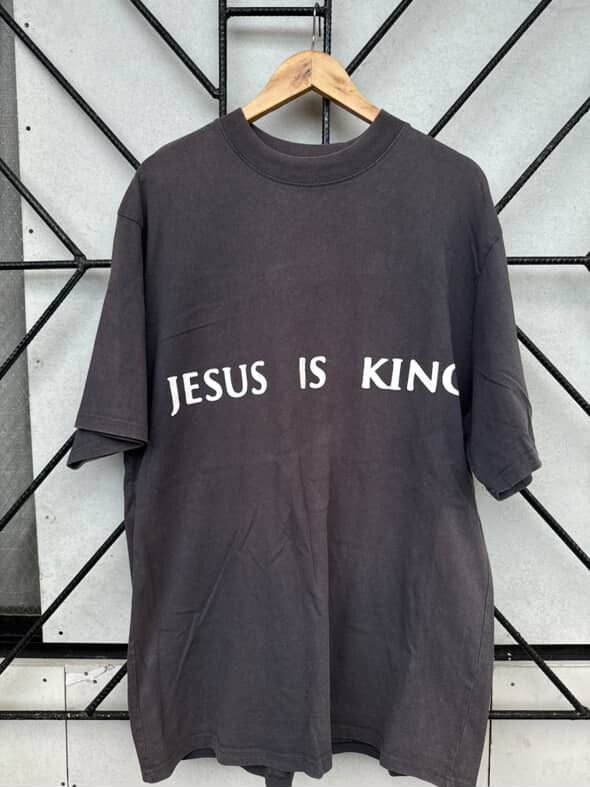 Aspack Kanye West - Album Jesus Is King (Category: Tshirts & Polo Shirts ) located in Batangas. Submitted by mjlinatoc685125 (Listing ID 1383664445, Image 1). Description: Jesus is King Chichago good fade 23x31 Jesus Is King (OFF) 21.5x27.