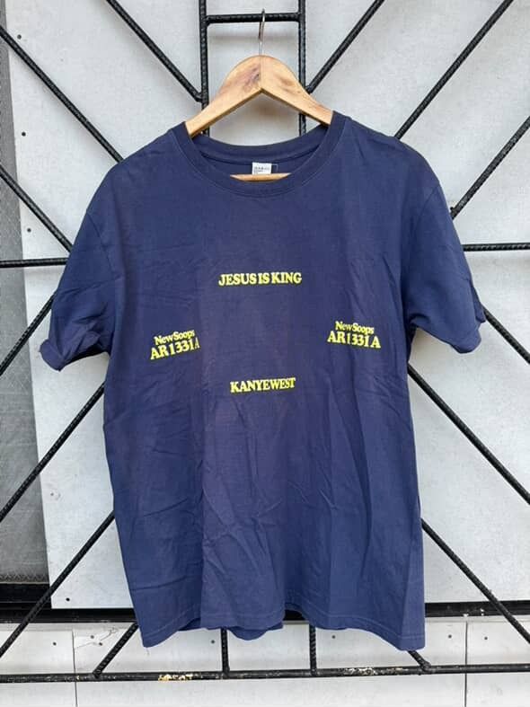Aspack Kanye West - Album Jesus Is King (Category: Tshirts & Polo Shirts ) located in Batangas. Submitted by mjlinatoc685125 (Listing ID 1383664445, Image 3). Description: Jesus is King Chichago good fade 23x31 Jesus Is King (OFF) 21.5x27.