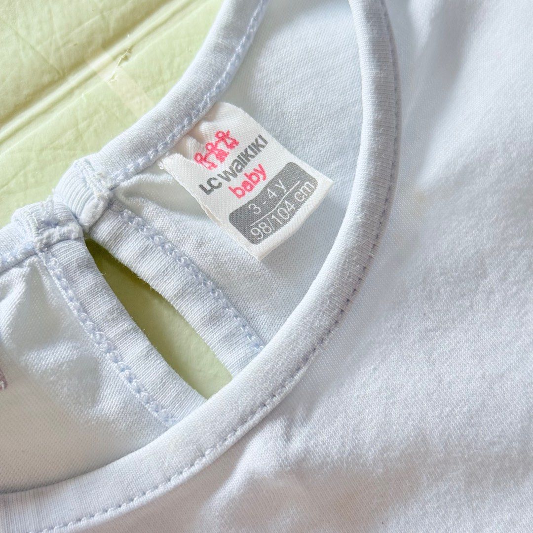 Atasan anak perempuan LC Waikiki (Kategori: 4 hingga 7 tahun) berada di Bogor. Dikirim oleh naymulya (ID iklan 1383706160, Gambar 3). Deskripsi: Size 3-4y Warna baby blue No defect.