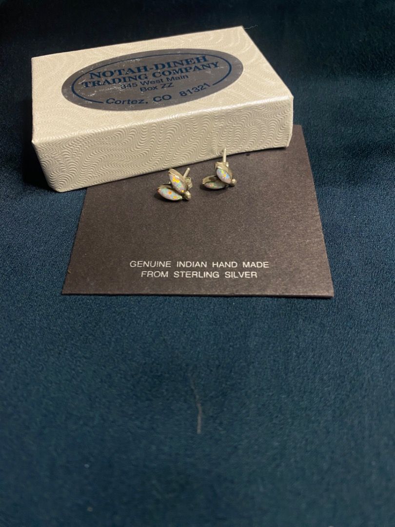 Authentic Native Navajo Handmade Silver & Turquoise Jewellery (Category: Vintage & Antique - Others) located in Albury. Submitted by m21159 (Listing ID 1383745214, Image 1). Description: Preloved, purchased on one of my trips to visit family friends on the Navajo Nation Reservation. These studs were crafted by Native Navajo artisans using genuine sterling silver and natural opal stones, symbolising the corn harvest, celebrating the deep spiritual