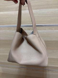 (Category: ) located in . Submitted by naomiongg (Listing ID 1383747372, Image 1). Description: .