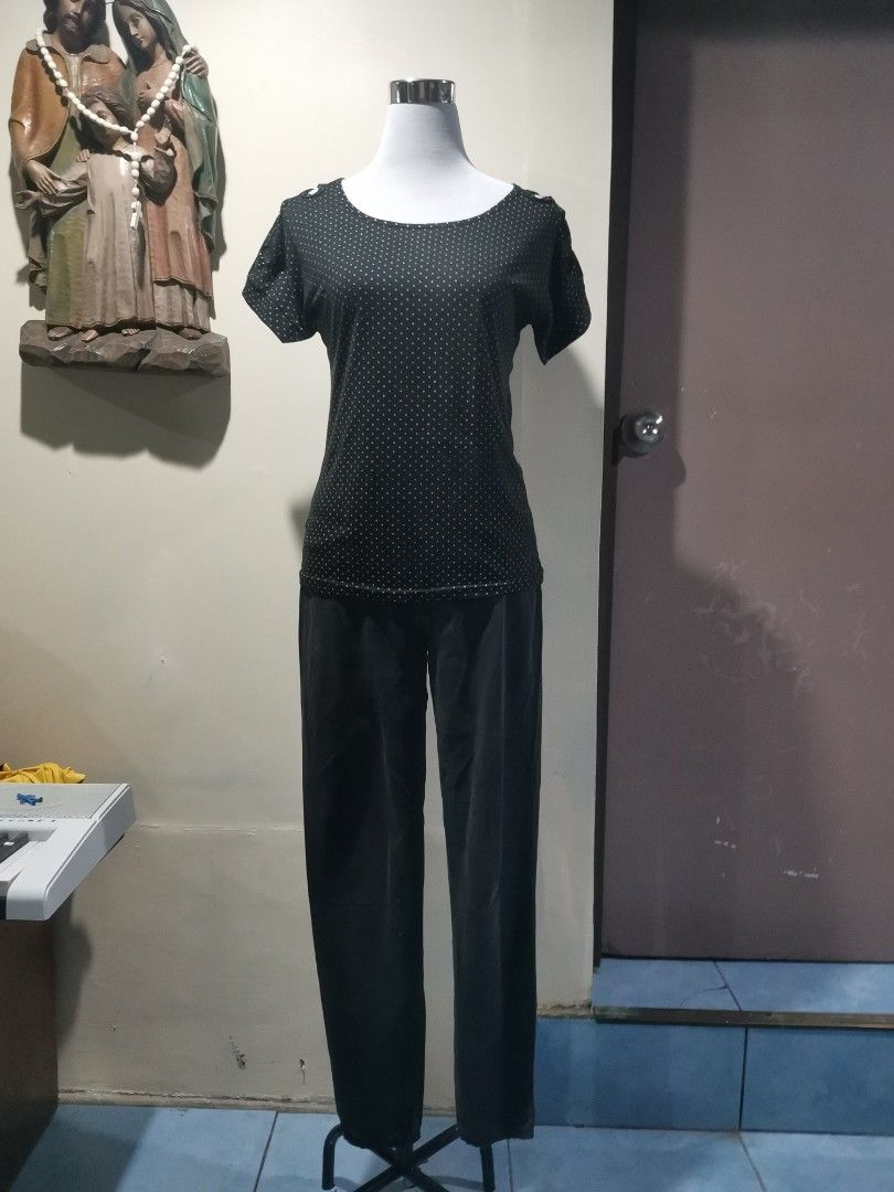 Black Polka Dots Blouse / Top (Category: Blouses) located in Makati City. Submitted by styledsecond_ (Listing ID 1383847387, Image 2). Description: 📝NOTES: • For sure buyers only, please. • No cancellation of orders upon confirmation. • No return, no exchange. • No Reservation • Kindly manage your expectations, as the items are pre-loved clothing. • Color may vary due to lighting 💵MODE OF PAYMENT: UB, Psbank, GCash, Paymaya 📚 MODE OF DELIVERY 