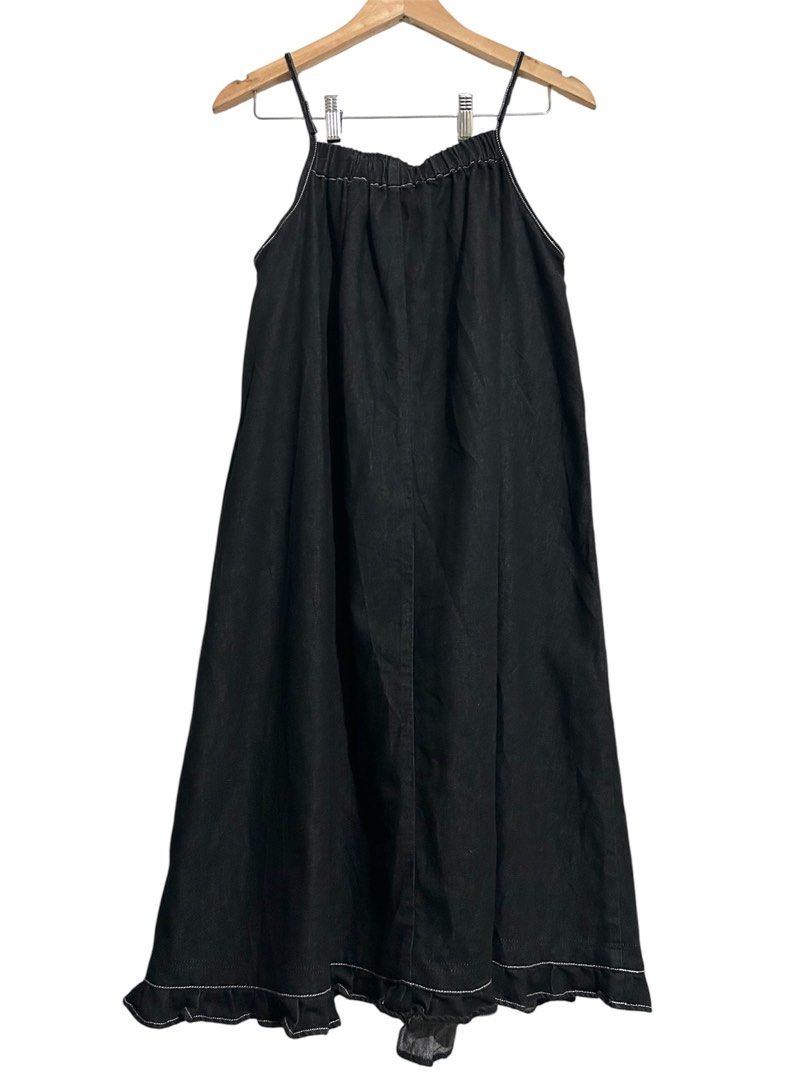 Black strappy denim dress (Category: Dresses) located in Daraga. Submitted by rrcollection34 (Listing ID 1383701532, Image 2). Description: size Small to XL black denim fabric color rate 10/10 fabric rate 10/10 no flaws no issue bagong bago super rare ang mga black denim dress and super expensive ang brand new .