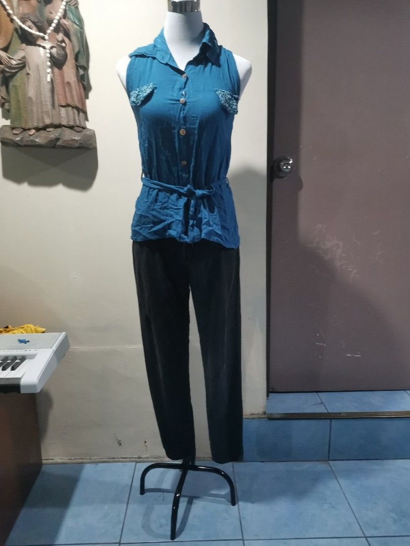 Blue Sleeveless Top (Category: Sleeveless) located in Makati City. Submitted by styledsecond_ (Listing ID 1383847292, Image 2). Description: 📝NOTES: • For sure buyers only, please. • No cancellation of orders upon confirmation. • No return, no exchange. • No Reservation • Kindly manage your expectations, as the items are pre-loved clothing. • Color may vary due to lighting 💵MODE OF PAYMENT: UB, Psbank, GCash, Paymaya 📚 MODE OF DELIVERY • J&T (