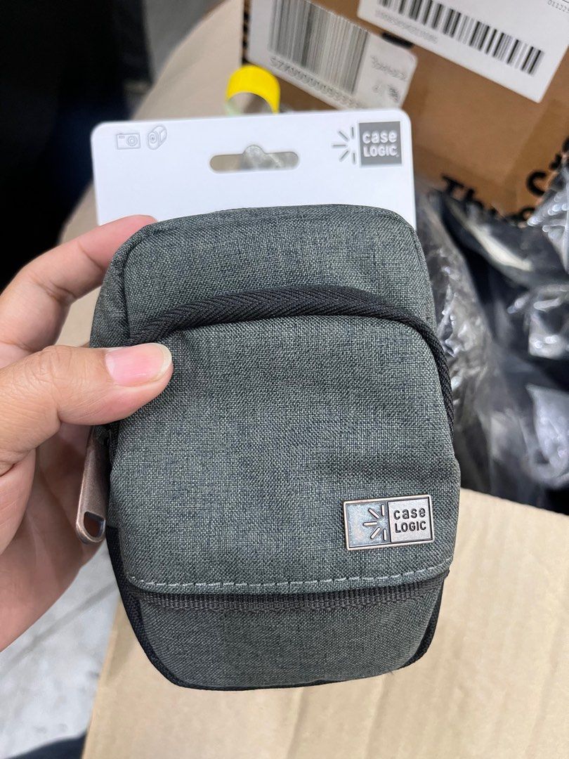 Case Logic Era Pouch with sling (Category: Camera Bags & Carriers) located in Quezon City. Submitted by extrapetite_ph (Listing ID 1383812769, Image 1). Description: Dimensions (LxWxH) 11 x 6.5 x 19 cm Internal dimensions (LxWxH) 9 x 5.5 x 14.5 cm Weight 0.11 kg .