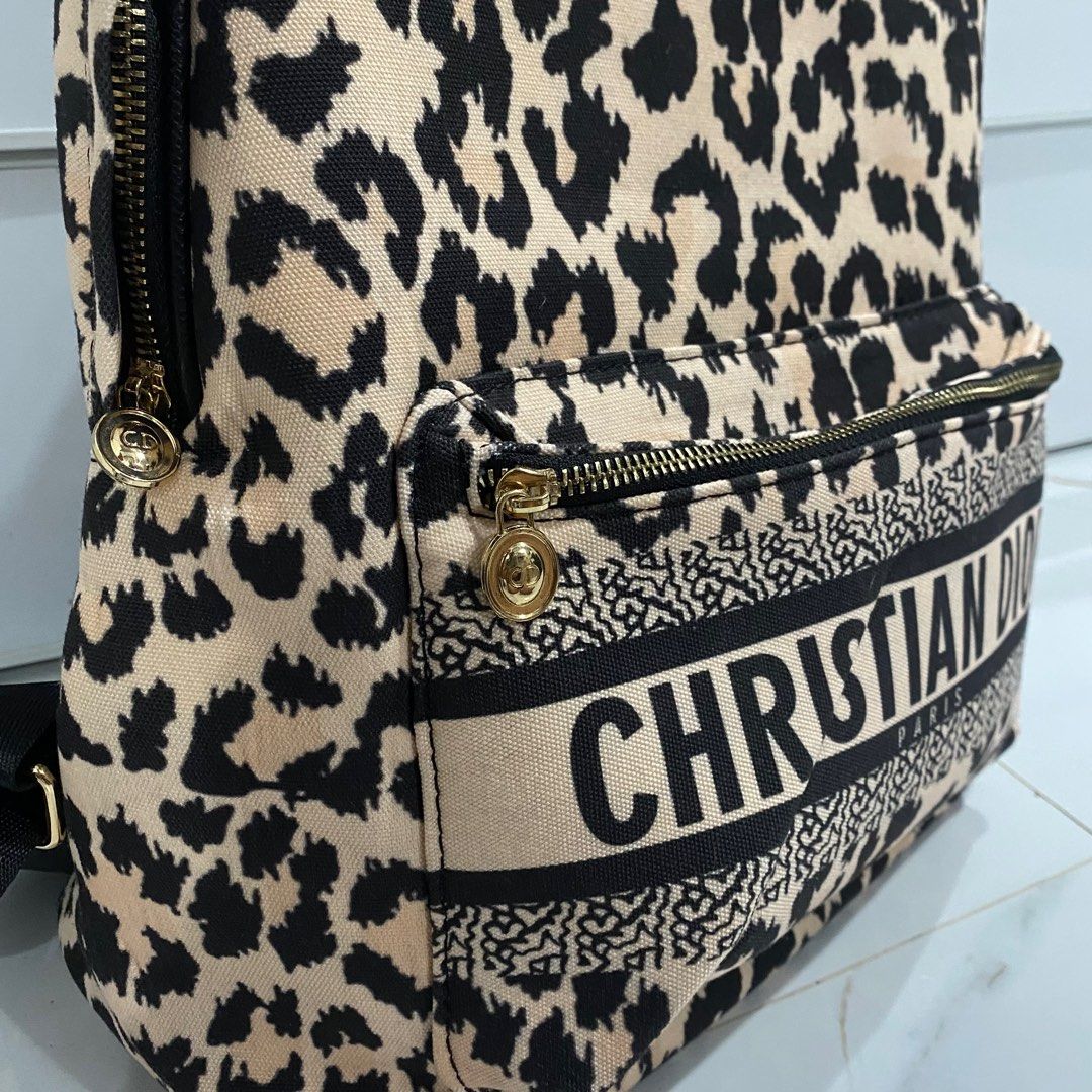 Christian Dior Bag (Category: Luxury Bags & Wallets) located in Manila. Submitted by blessingma81004 (Listing ID 1383835748, Image 2). Description: No issue.