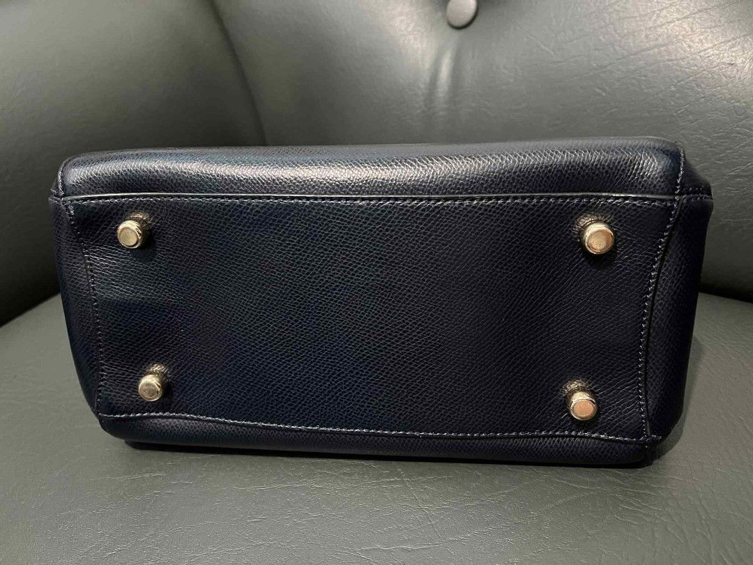 Coach Mini Sage (Category: Luxury Bags & Wallets) located in Quezon City. Submitted by all_for_love (Listing ID 1382677123, Image 3). Description: Coach Mini Sage preloved ang pretty nito!! ☺️.