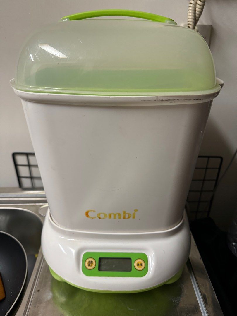 由 cj1001 (刊登 ID 1383751147，圖片 1) 提交，位於 台北市 (Taipei) 的 Combi蒸氣消毒鍋 (類別：母乳及奶瓶)，說明：含運。