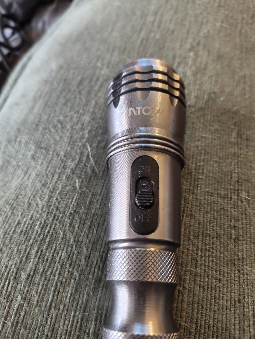 Diving Torch (Category: Other Sports Equipment and Supplies) located in Kuala Lumpur. Submitted by epiceagle.8ff8e4 (Listing ID 1383767920, Image 2). Description: Diving Torch batteries included..