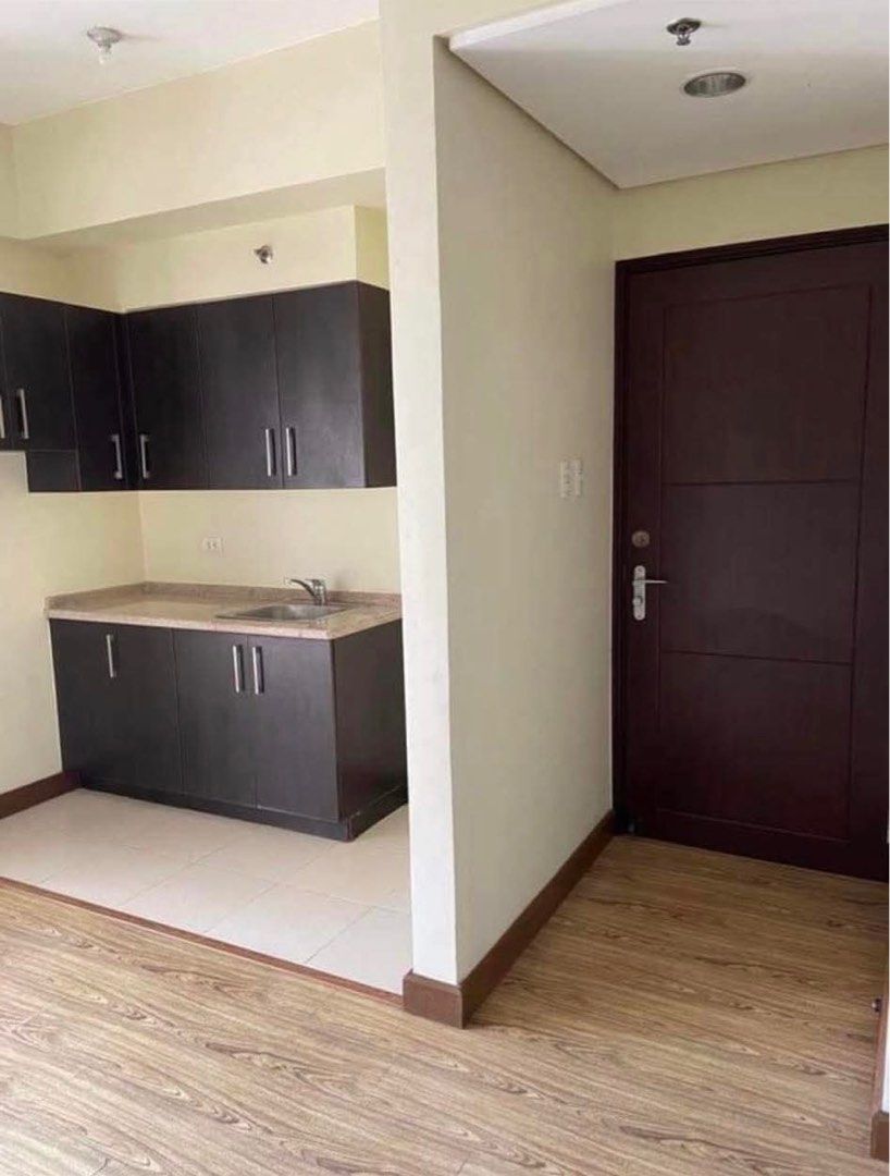 East Bay by Rockwell Studio Unit (Category: Apartments & Condos) located in Makati City. Submitted by jen_nikki_chua (Listing ID 1383672046, Image 1). Description: West Service Road, Sucat-Muntinlupa 25.5 sqm Studio type 12th flr Max occupancy - 3 persons & 1 small pet Free use of amenities (pool, play park) except gym No parking included Viewing time is 8-5pm need to register client’s name before viewing P2.5M for sale (inc of cgt) P13k/month fo